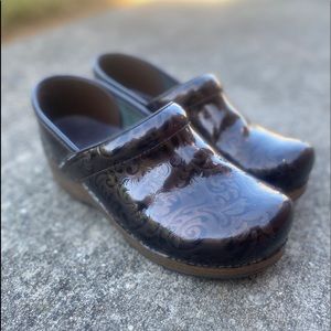 Brown Dansko Clogs 🙈